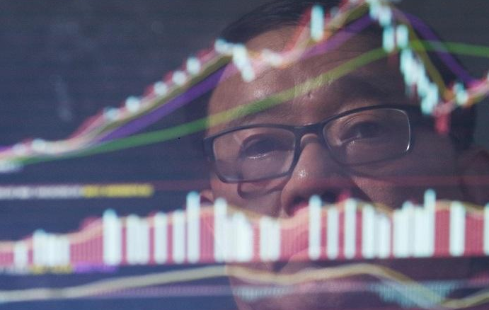 “【美股盘前】欧美全线反弹，星巴克涨近4%；关注美国4月多项PMI数据”